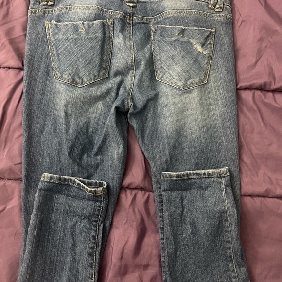 Woman’s Jolt ripped jeans size 11 - Picture 3 of 3